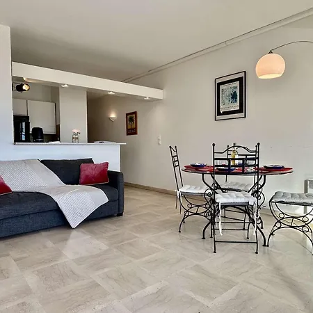 2 Pieces Avec Climatisation, 4 Couchages, A 100m De La - Fr-1-252a-33
